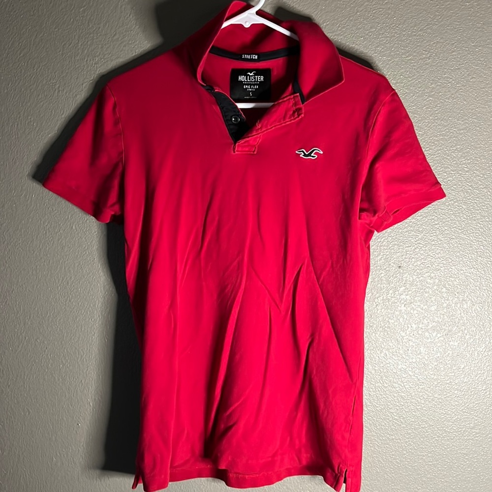 Hollister Small red collard tee